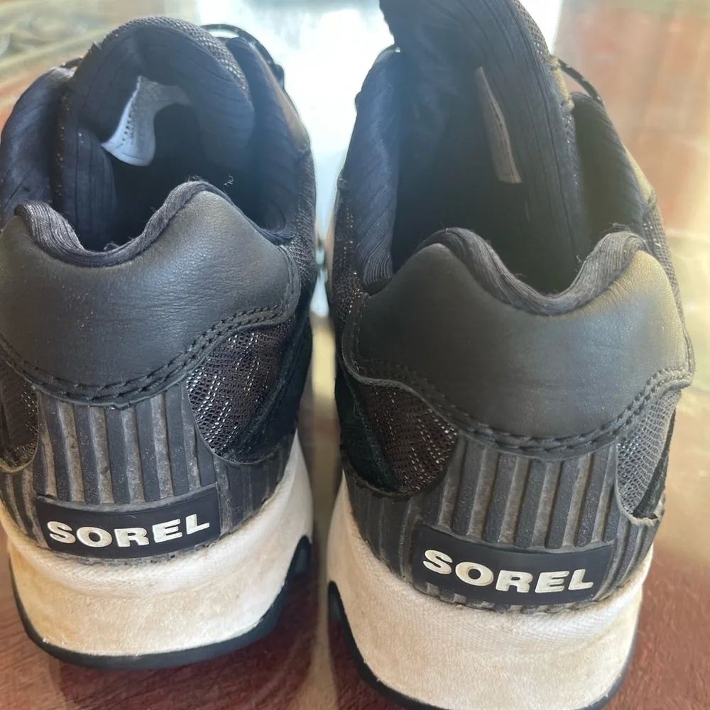 Sorel Athletic shoe. Sz 8.5